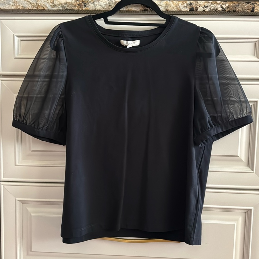 Women’s puff sleeve blouse